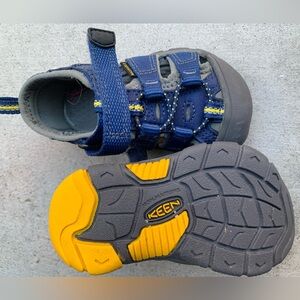 Keen - toddler size 5